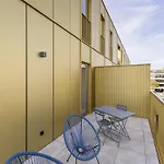 Flat In Belgium Near Sea Dyke & Town Center アパート ブランケンベルヘ
